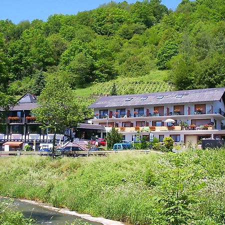 Landhotel Weinhaus Treis Weinaehr Bagian luar foto