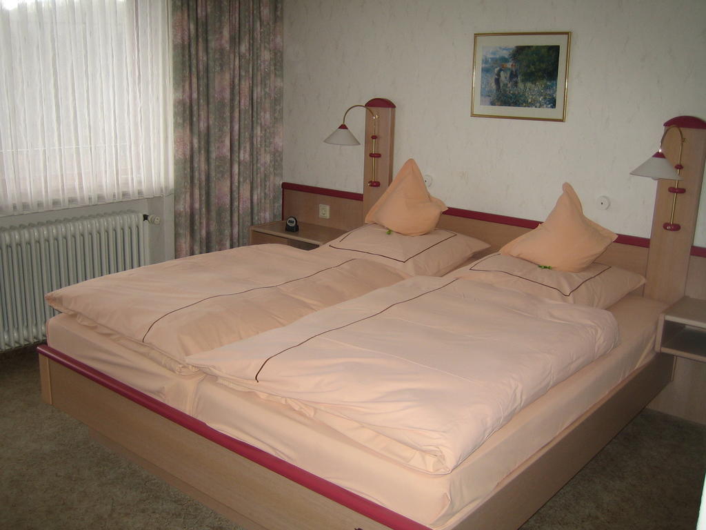 Landhotel Weinhaus Treis Weinaehr Ruang foto