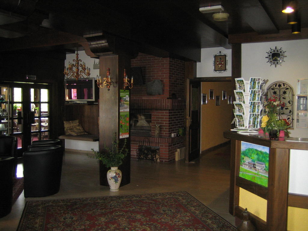 Landhotel Weinhaus Treis Weinaehr Bagian luar foto