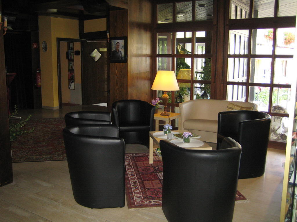 Landhotel Weinhaus Treis Weinaehr Bagian luar foto